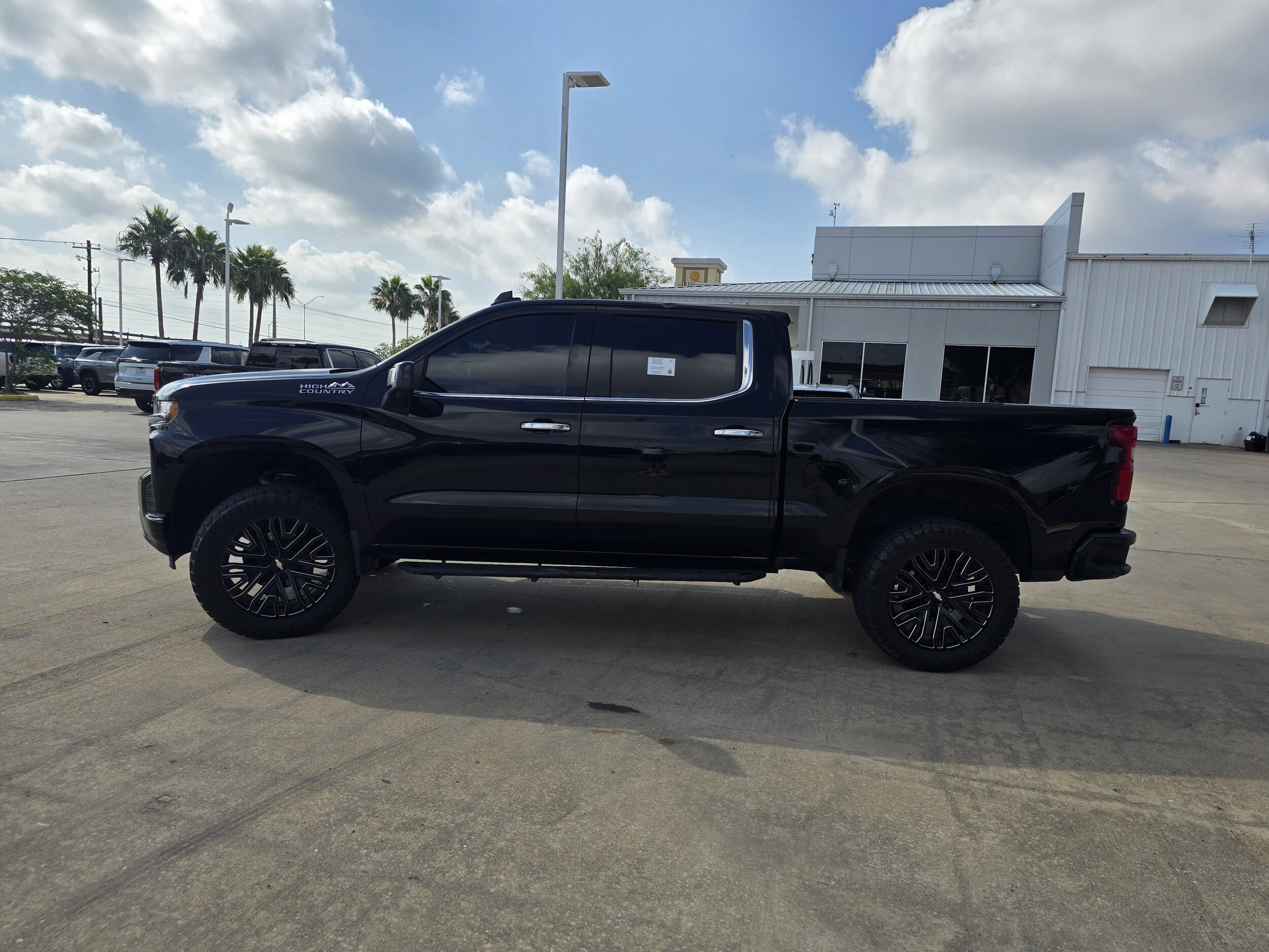 2019 Chevrolet Silverado 1500 High Country photo 3