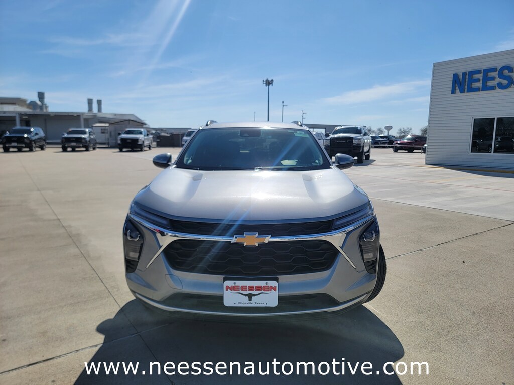 Used 2025 Chevrolet Trax LT SUV