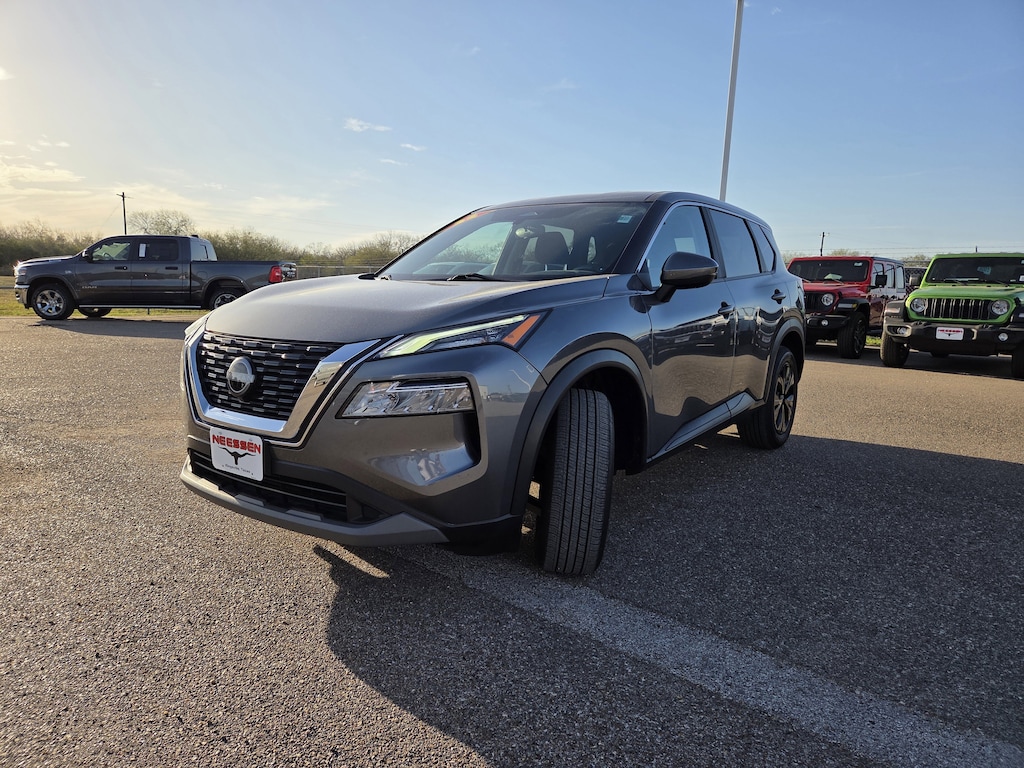 Used 2022 Nissan Rogue SV SUV