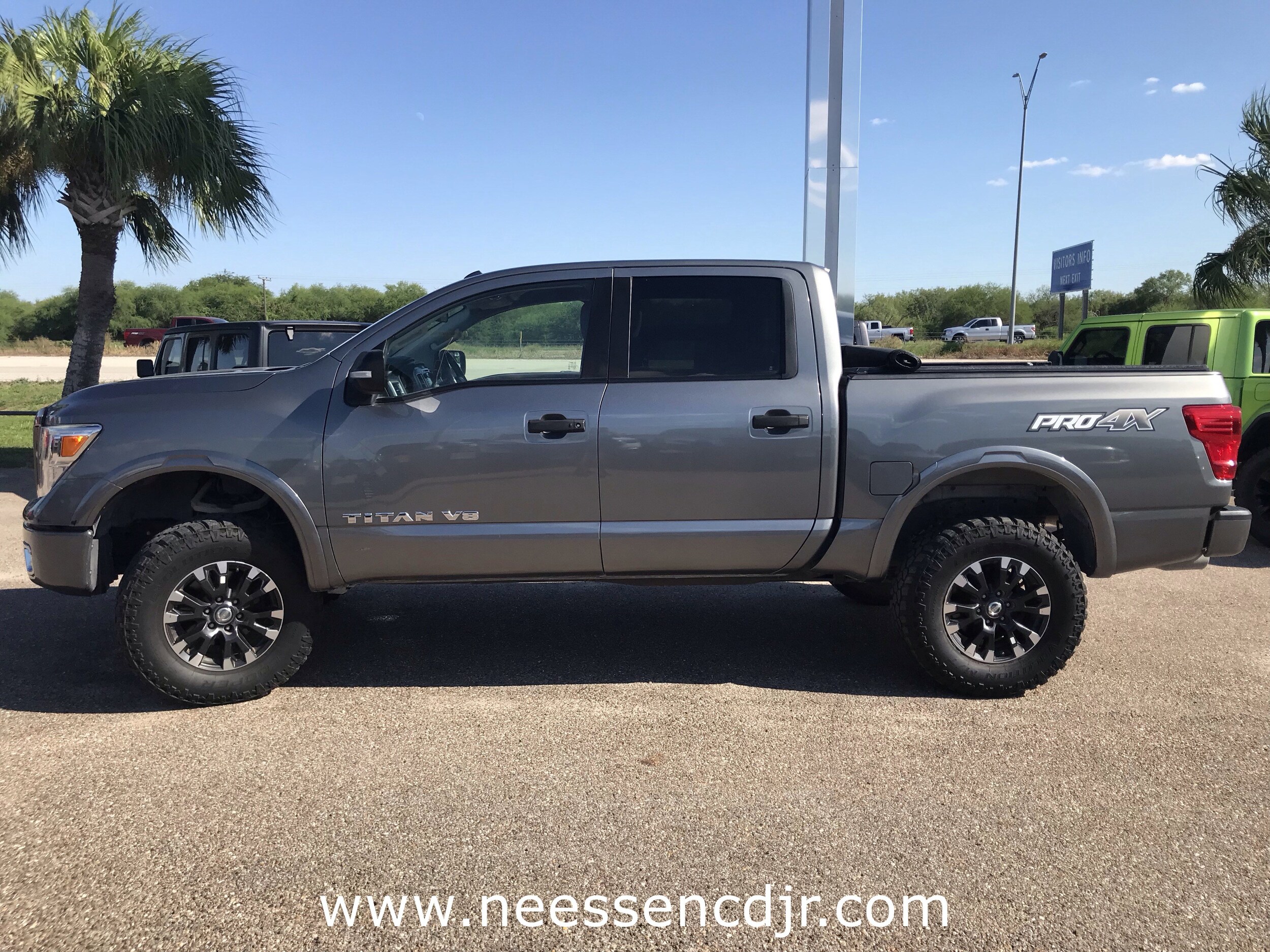 2019 Nissan Titan PRO-4X photo 4
