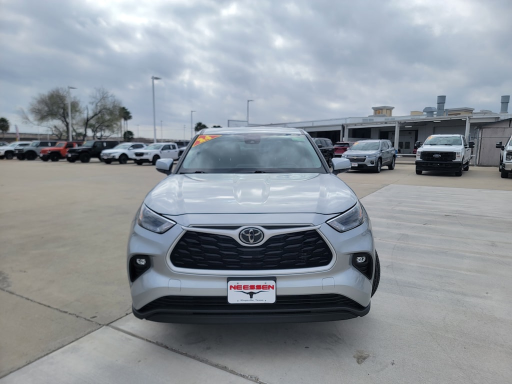 Used 2024 Toyota Highlander LE SUV