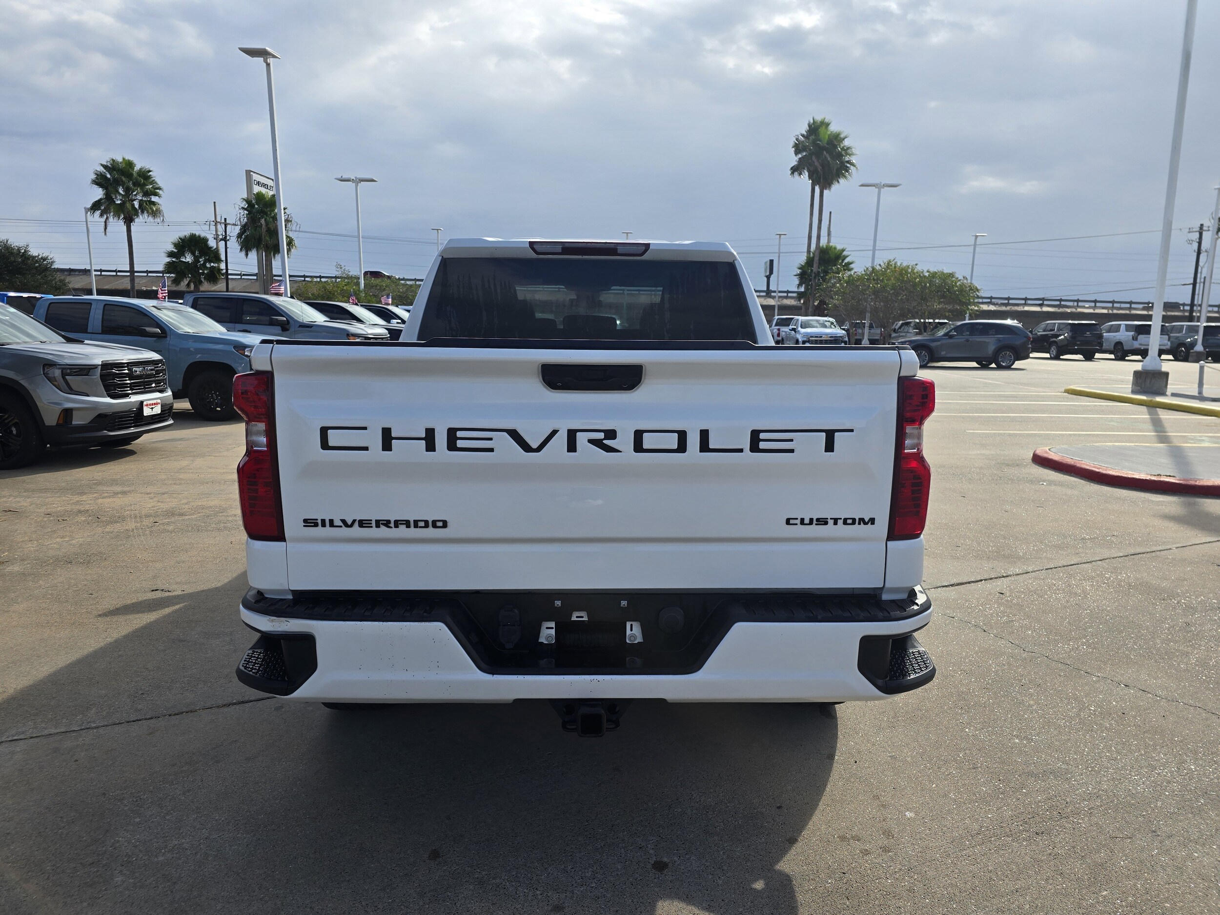 2023 Chevrolet Silverado 1500 Custom photo 3