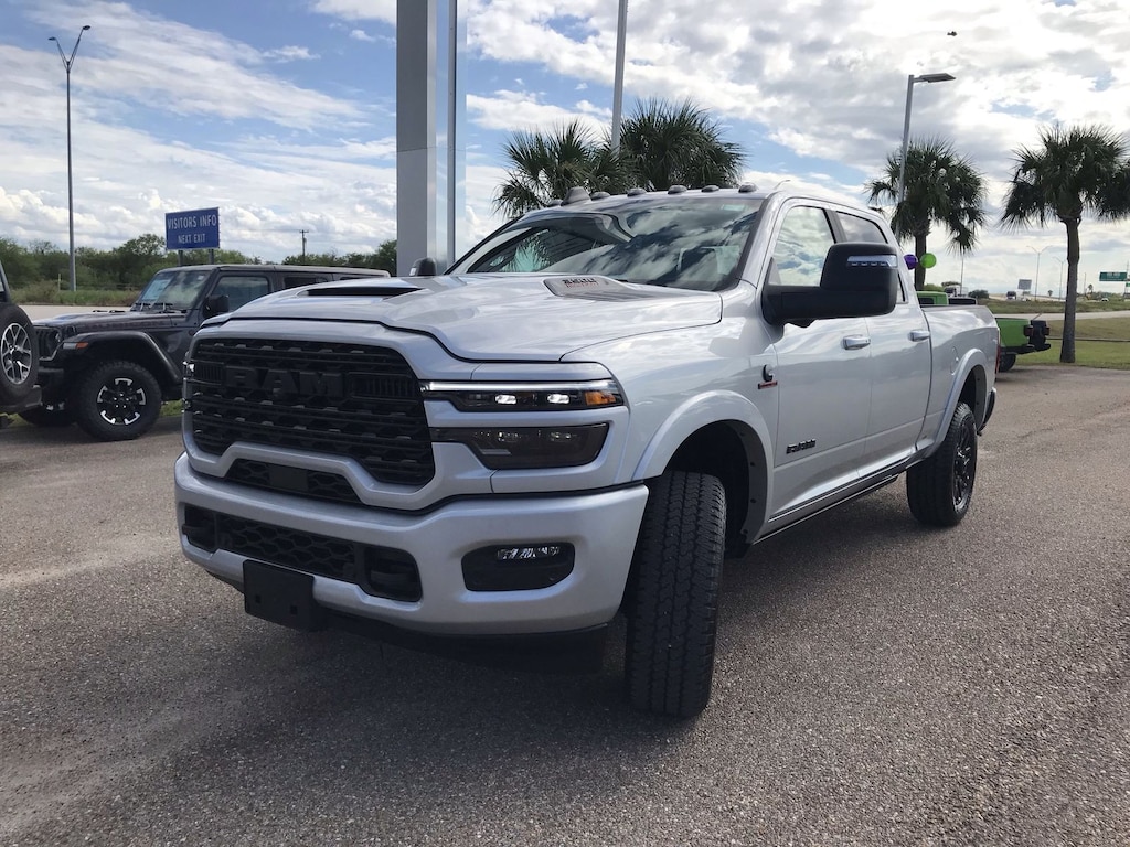 New 2026 Ram 3500 LIMITED CREW CAB 4X4 6'4 BOX Pickup
