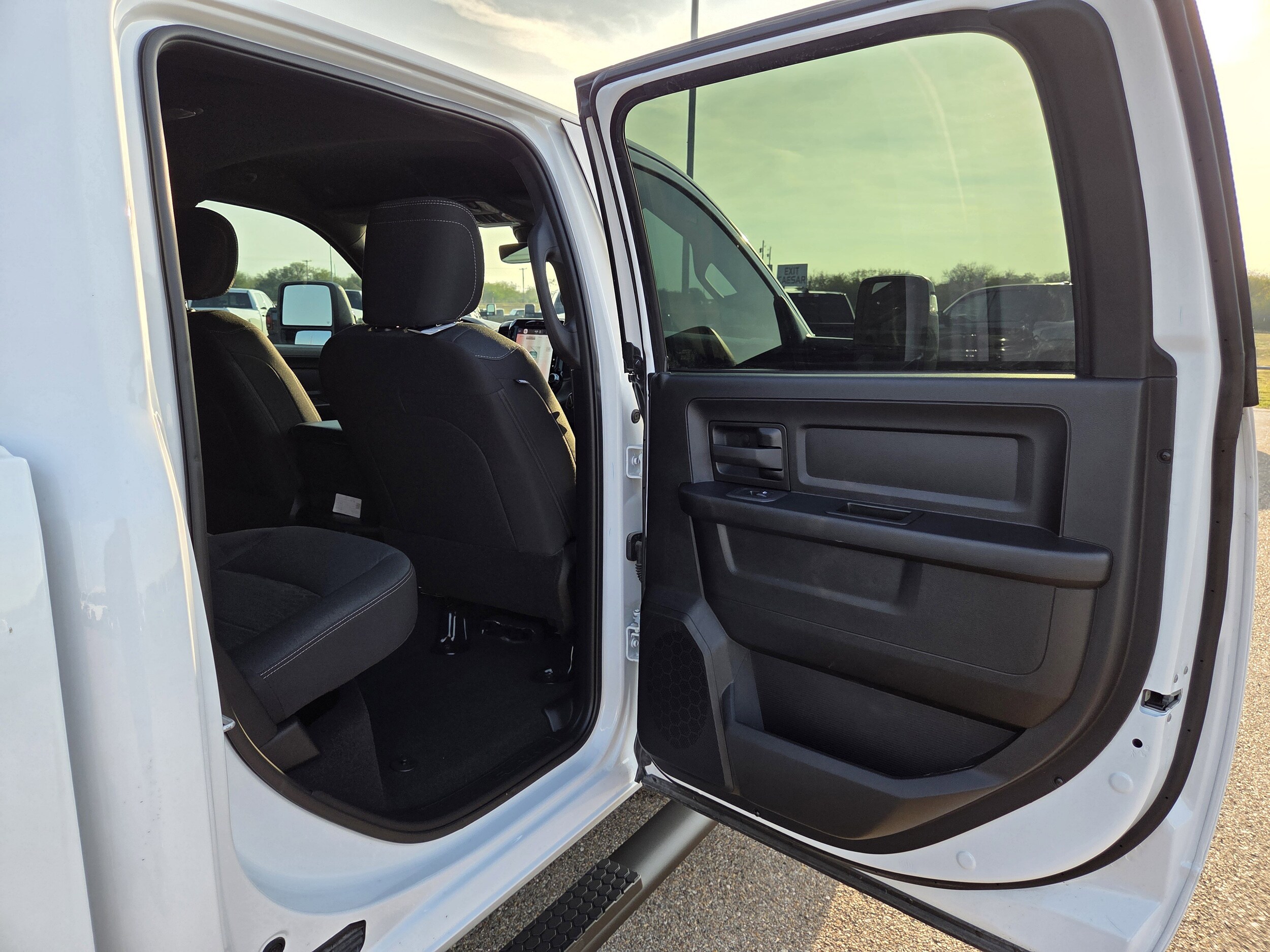 2025 RAM 2500 Tradesman - Photo 17