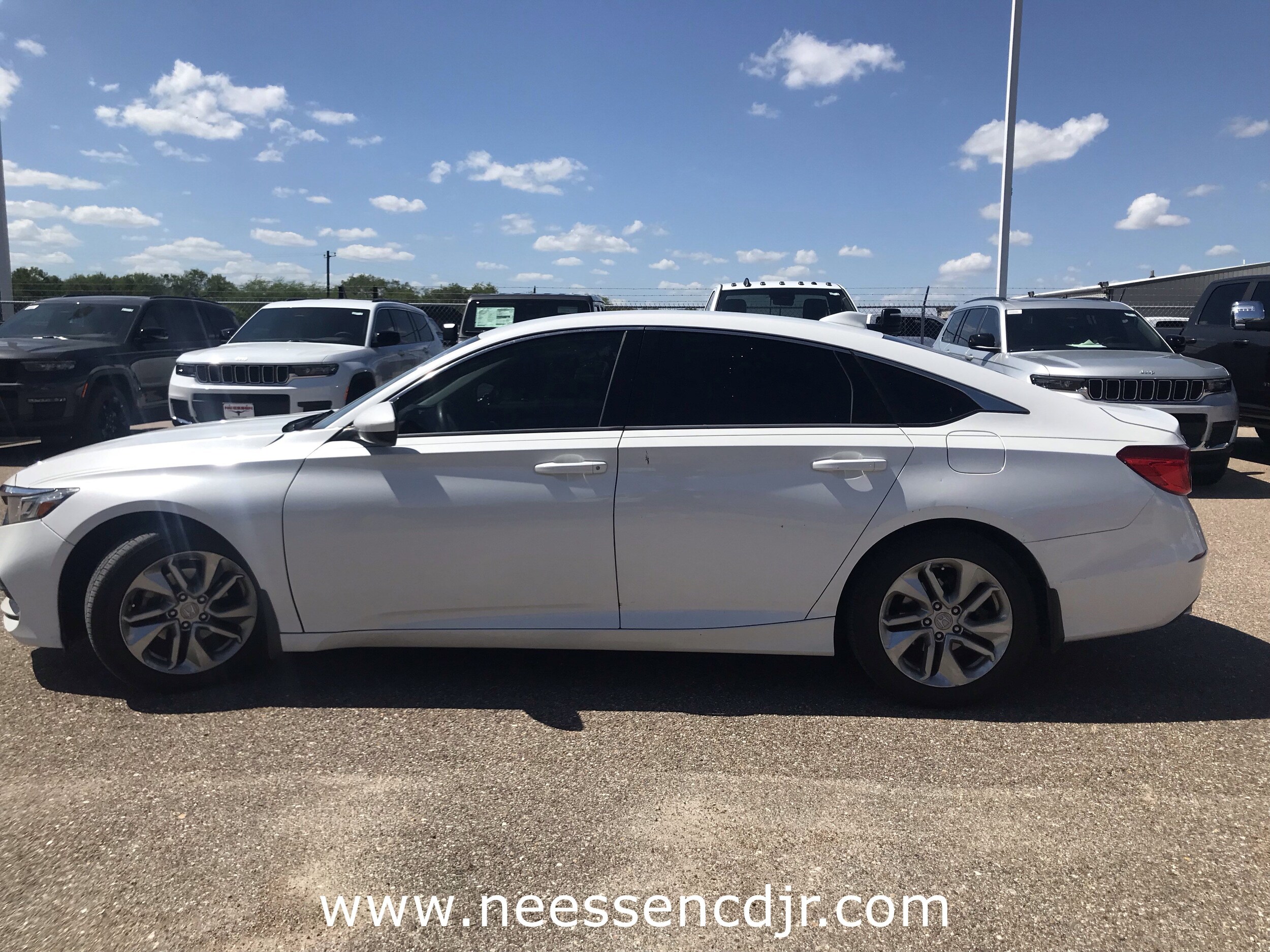 2018 Honda Accord LX photo 4