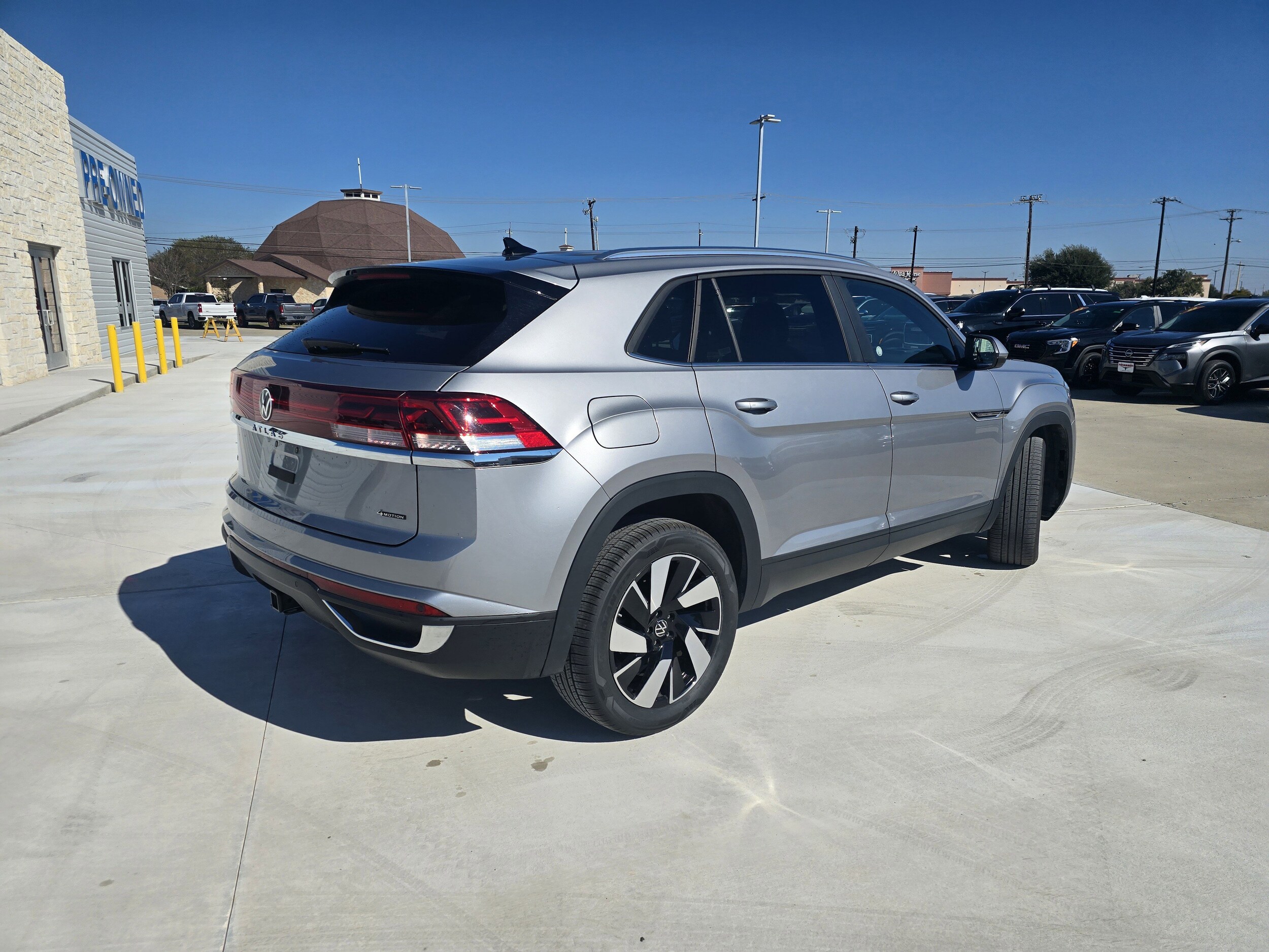 2025 Volkswagen Atlas Cross Sport SE Technology photo 3