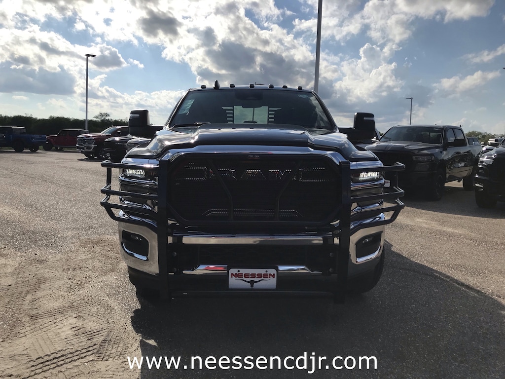 New 2025 Ram 3500 Chassis Cab 3500 TRADESMAN CREW CAB CHASSIS 4X4 60' CA Pickup