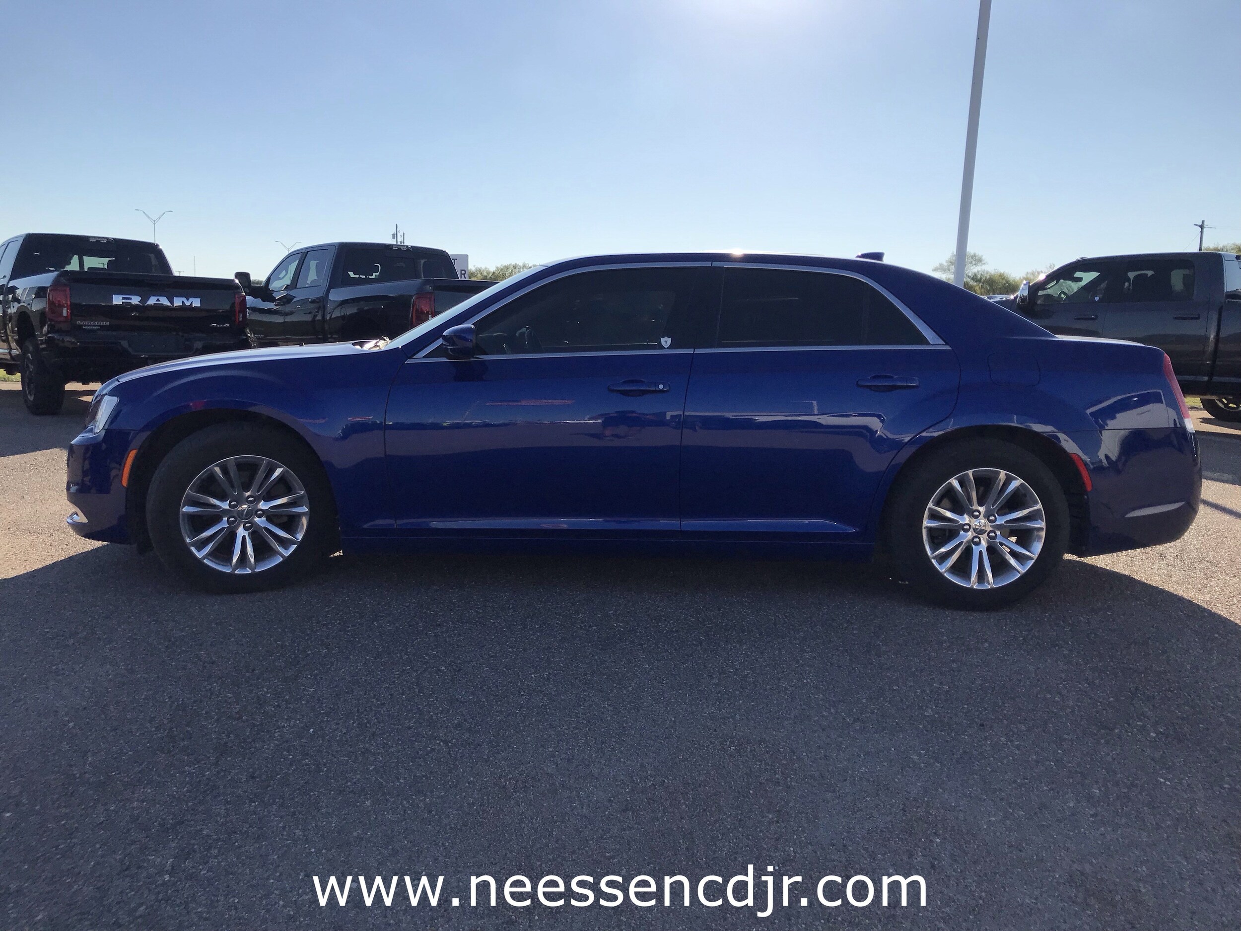 2020 Chrysler 300 Touring photo 2