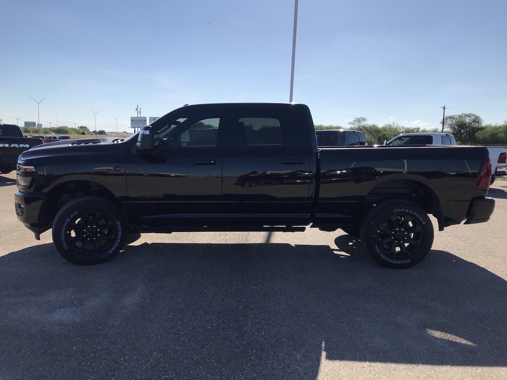 New 2025 Ram 2500 LARAMIE CREW CAB 4X4 6'4 BOX Pickup