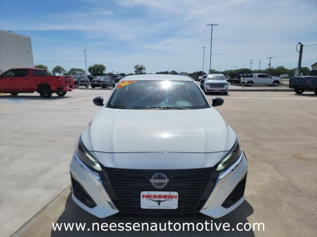Used 2025 Nissan Altima 2.5 SV Sedan