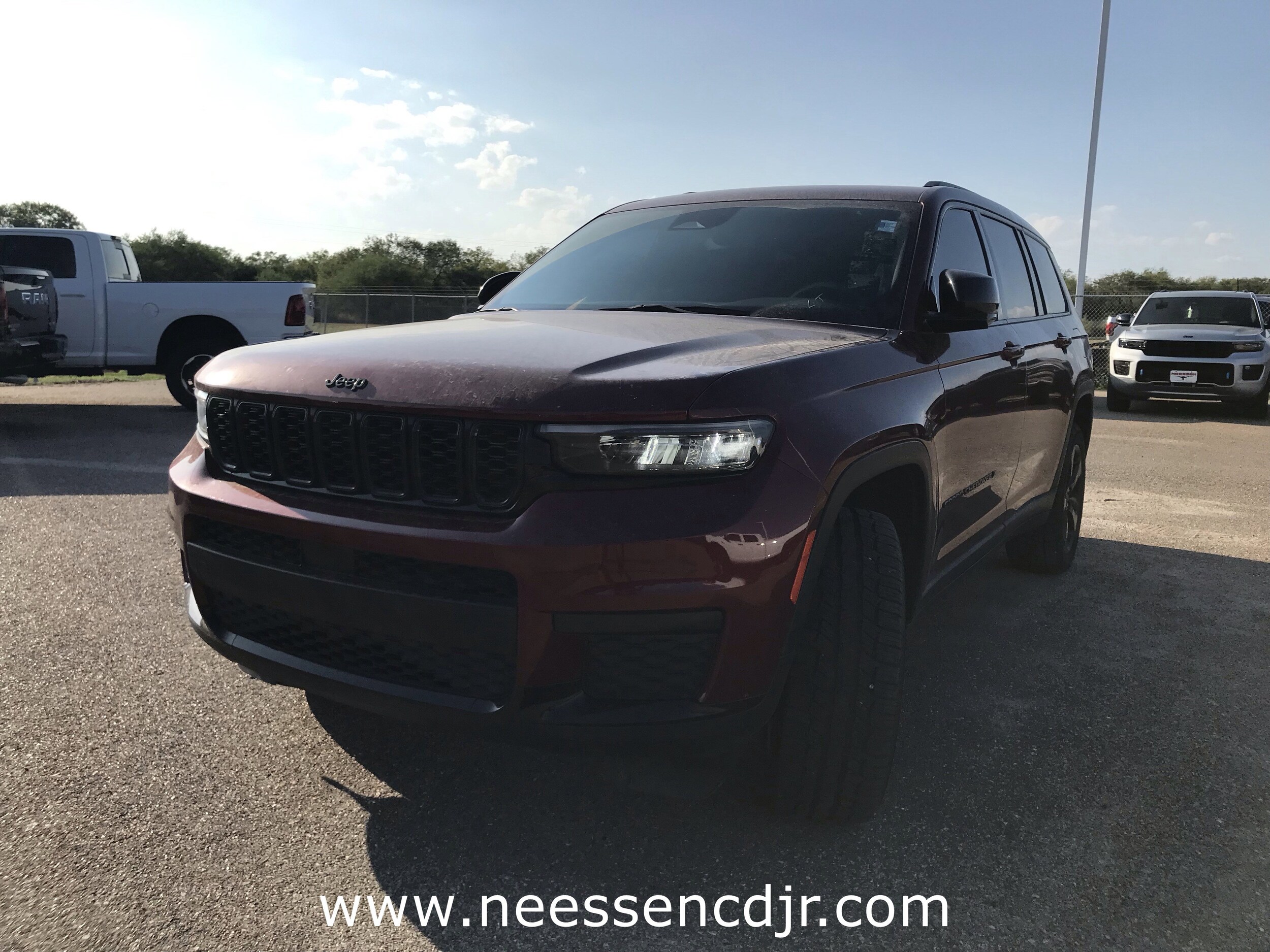 2023 Jeep Grand Cherokee Altitude photo 3