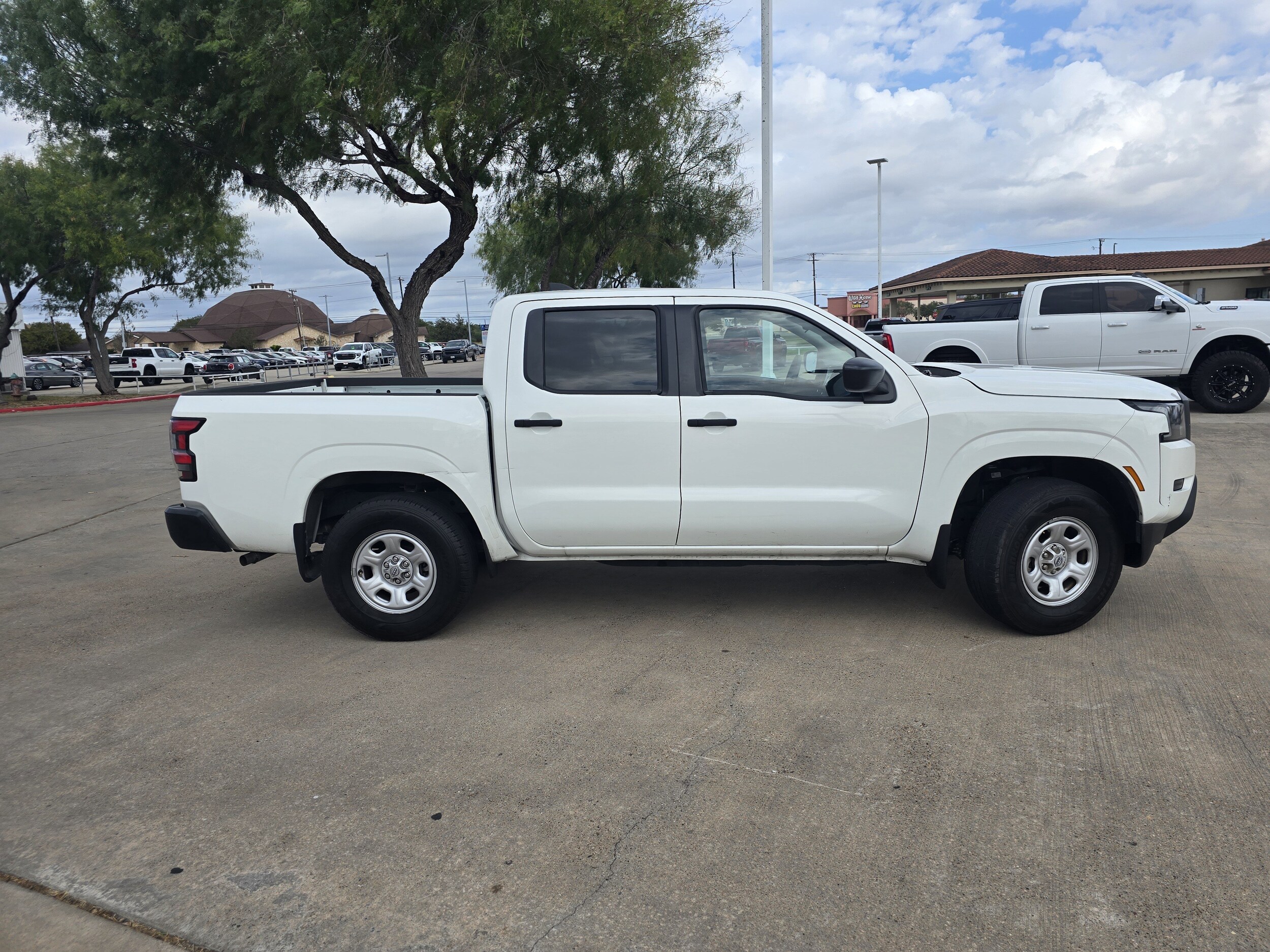 2024 Nissan Frontier S photo 2