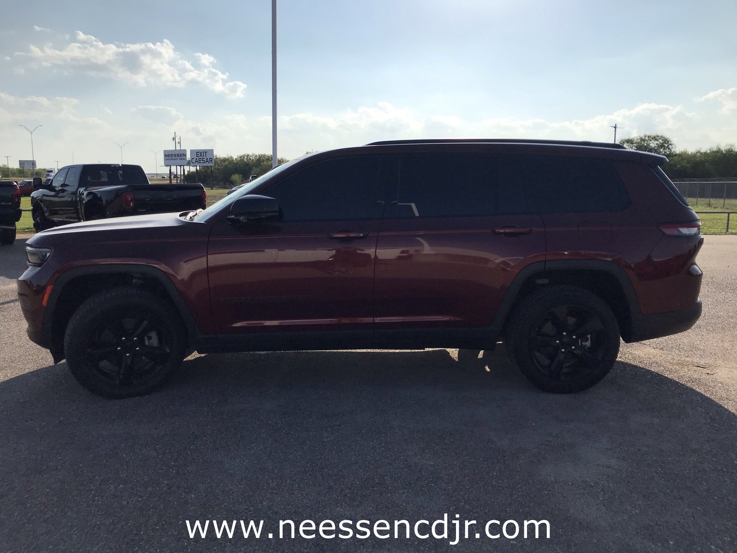 2023 Jeep Grand Cherokee Altitude photo 4