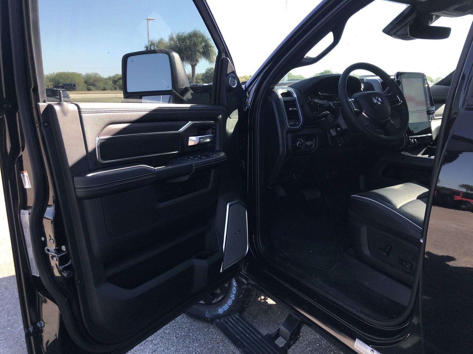 2025 RAM 2500 Laramie - Photo 12