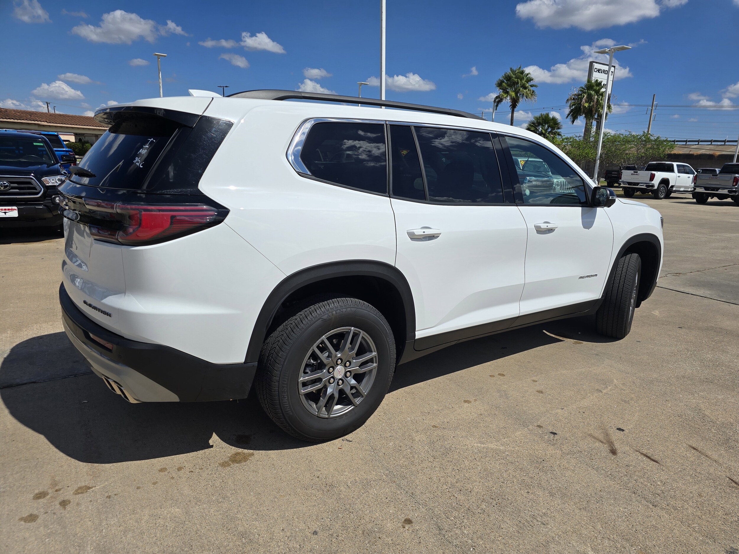 2025 Gmc Acadia Elevation photo 2