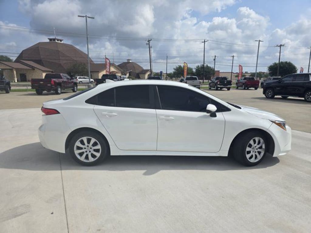 Used 2022 Toyota Corolla LE Sedan