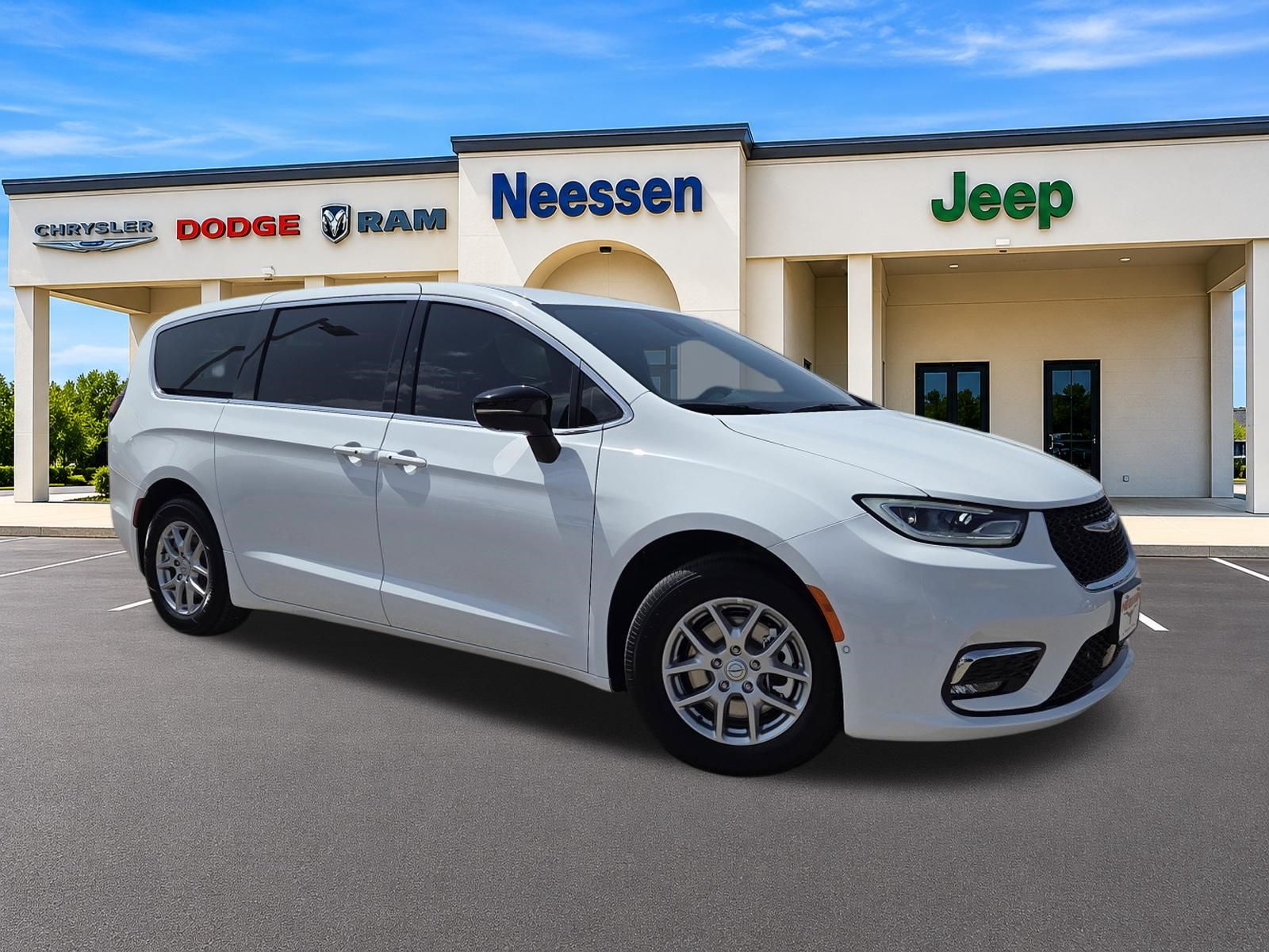 2026 Chrysler Pacifica Select's photo