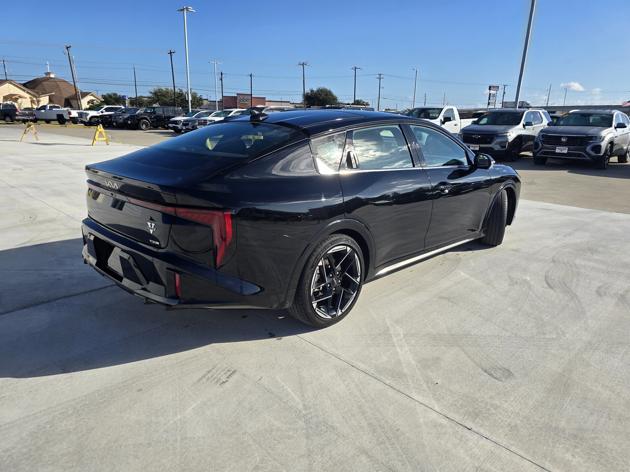 2025 Kia K4 GT-Line photo 2