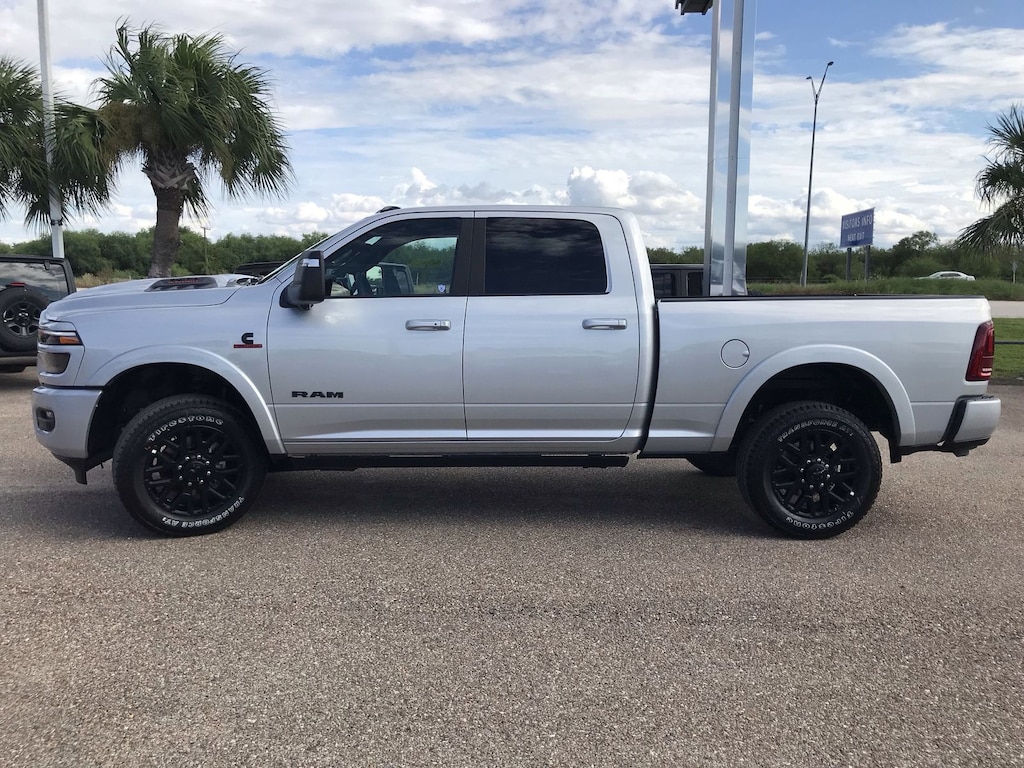 New 2026 Ram 3500 LIMITED CREW CAB 4X4 6'4 BOX Pickup