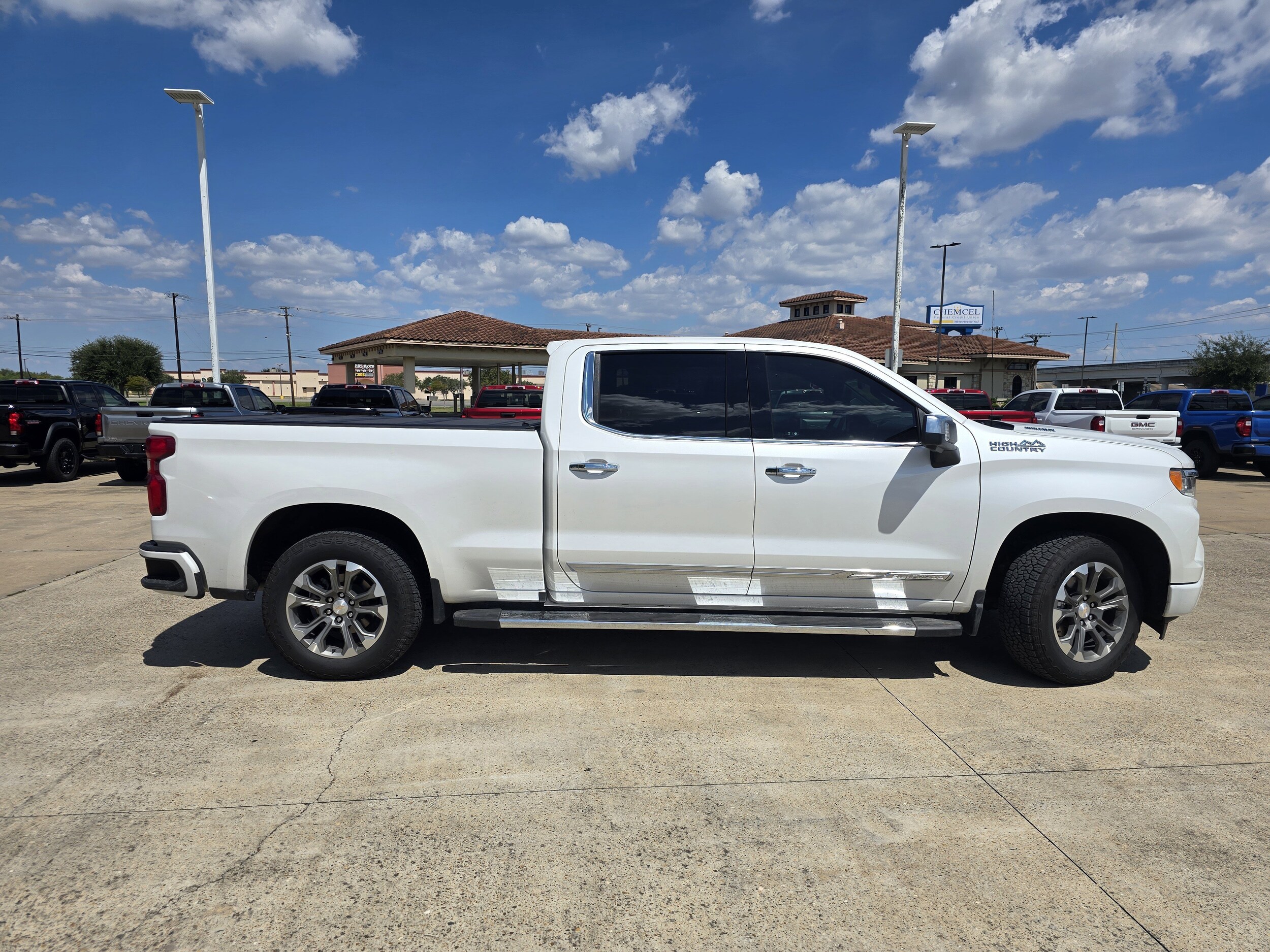 2024 Chevrolet Silverado 1500 High Country photo 2