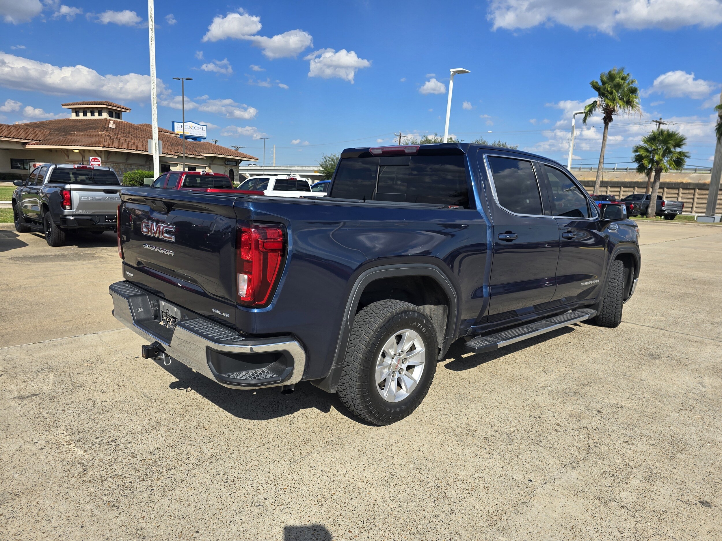 2020 Gmc Sierra 1500 SLE photo 3