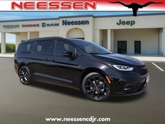 2026 Chrysler Pacifica SELECT Passenger Van