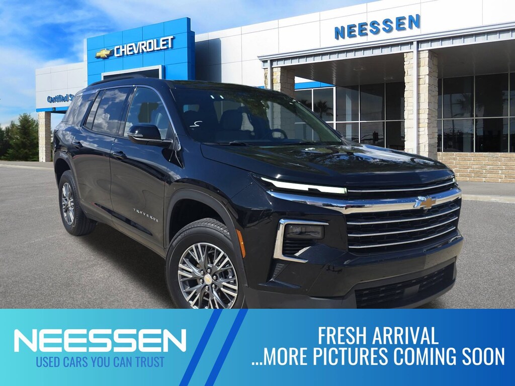 Used 2025 Chevrolet Traverse LT SUV