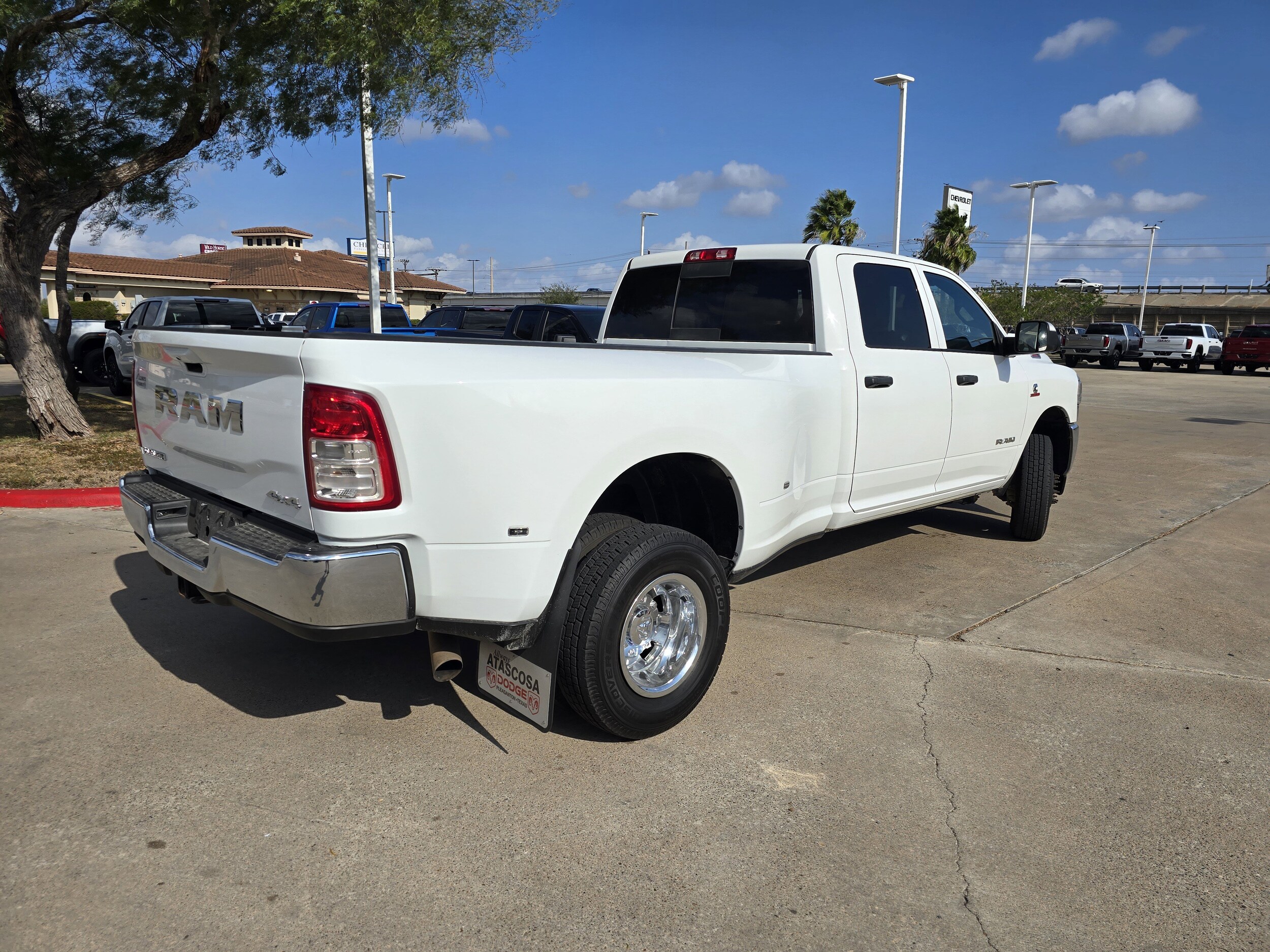 2022 Ram 3500 Tradesman photo 2
