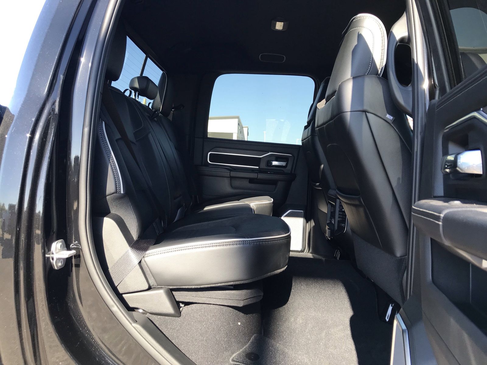 2025 RAM 2500 Laramie - Photo 17