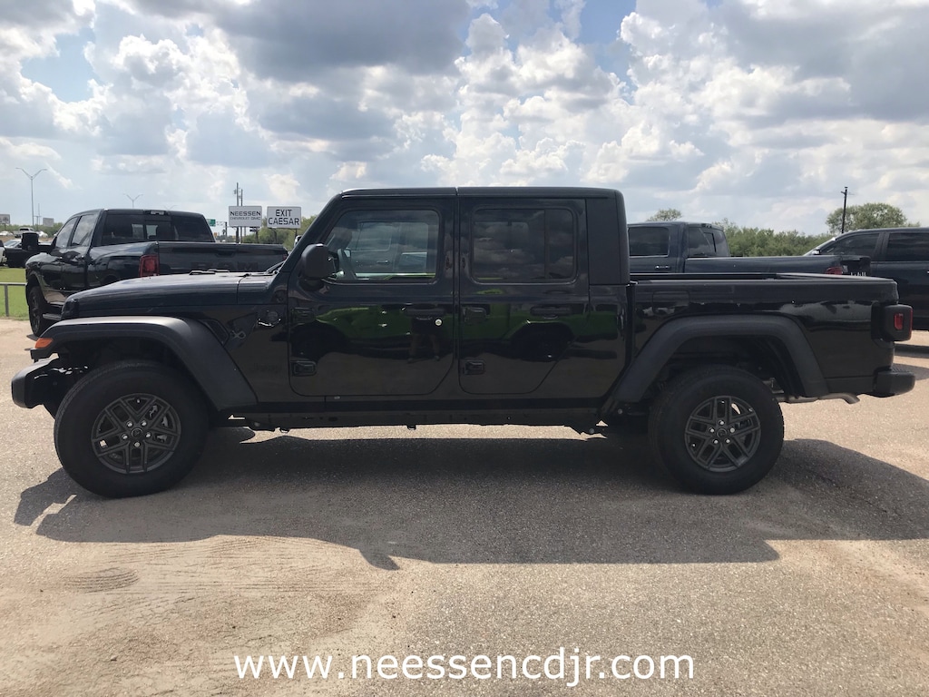 New 2025 Jeep Gladiator SPORT S 4X4 Pickup