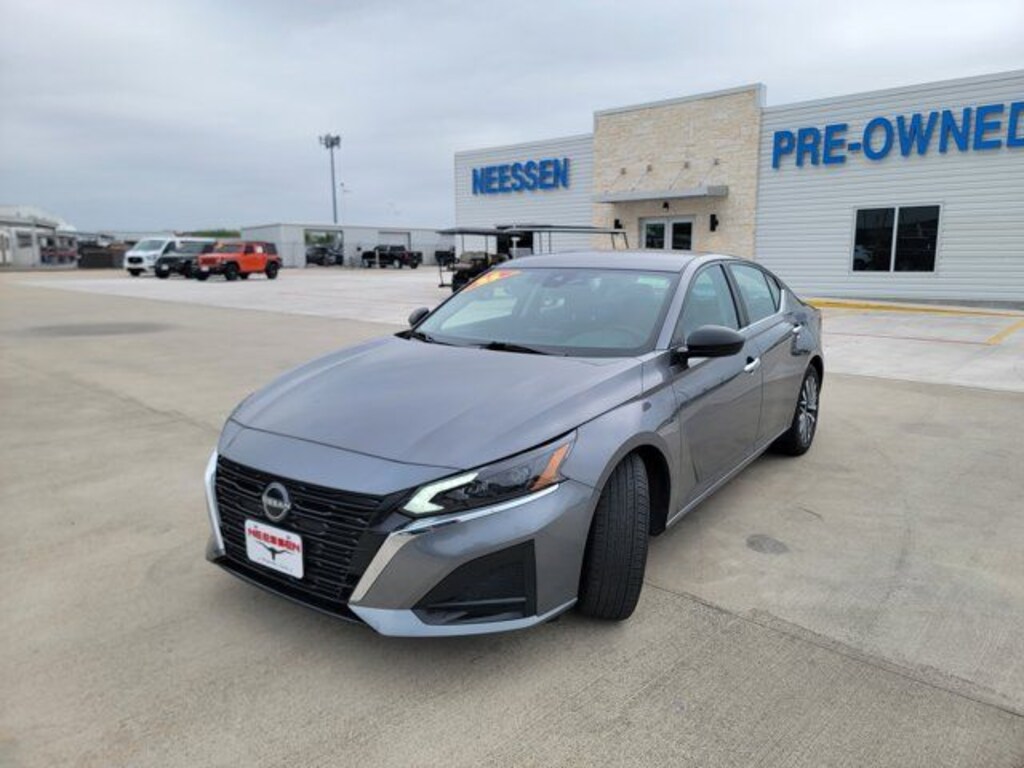 Used 2025 Nissan Altima 2.5 SV Sedan
