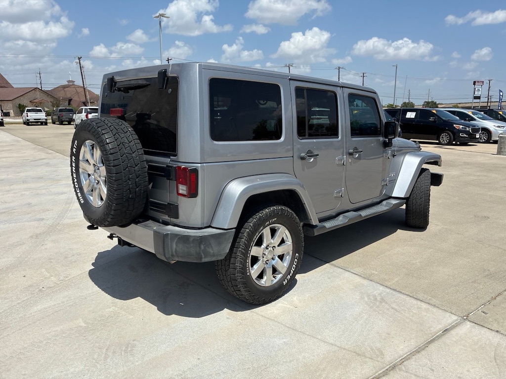 Used 2017 Jeep Wrangler Unlimited Sahara SUV