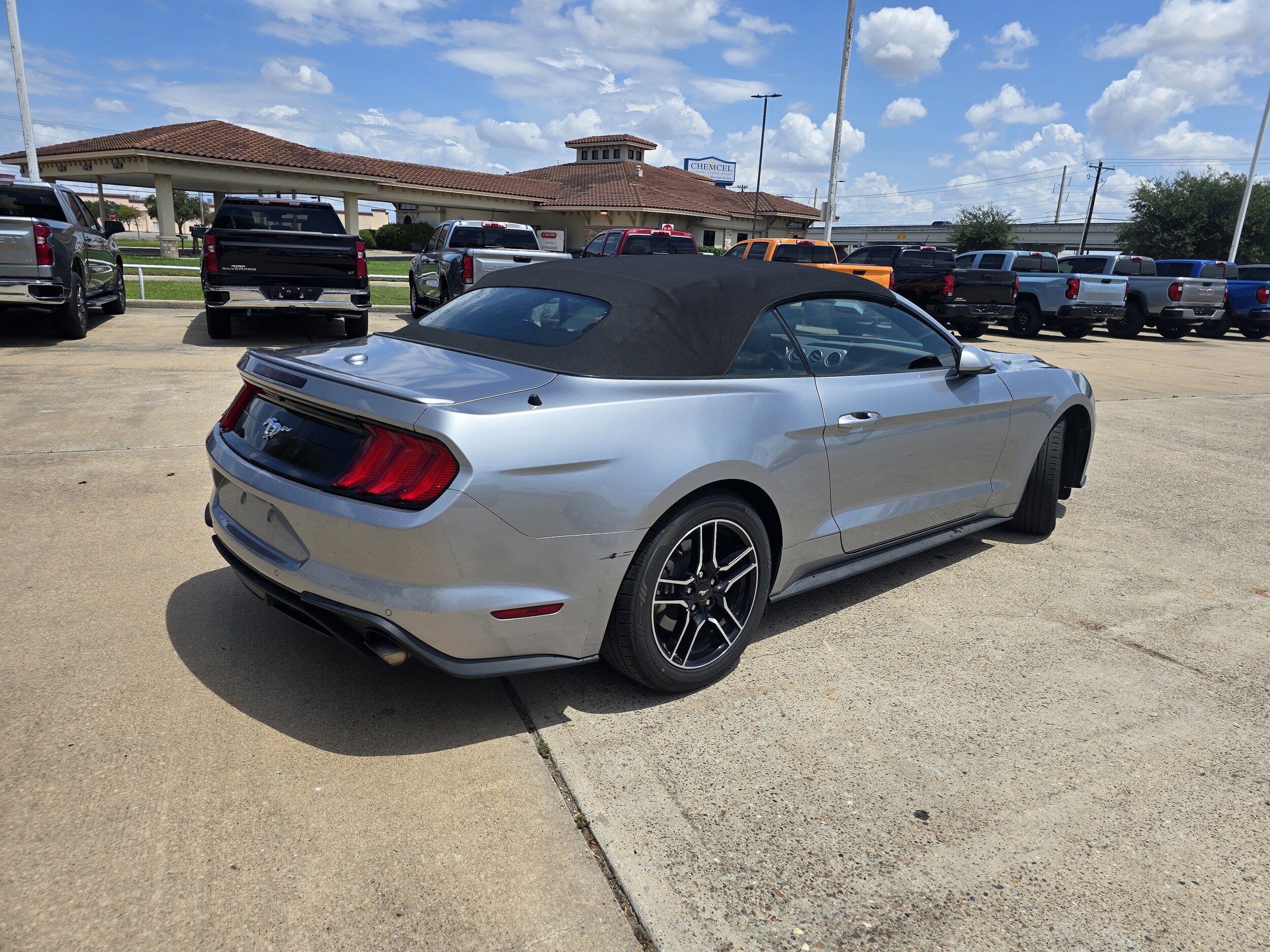 2023 Ford Mustang photo 3
