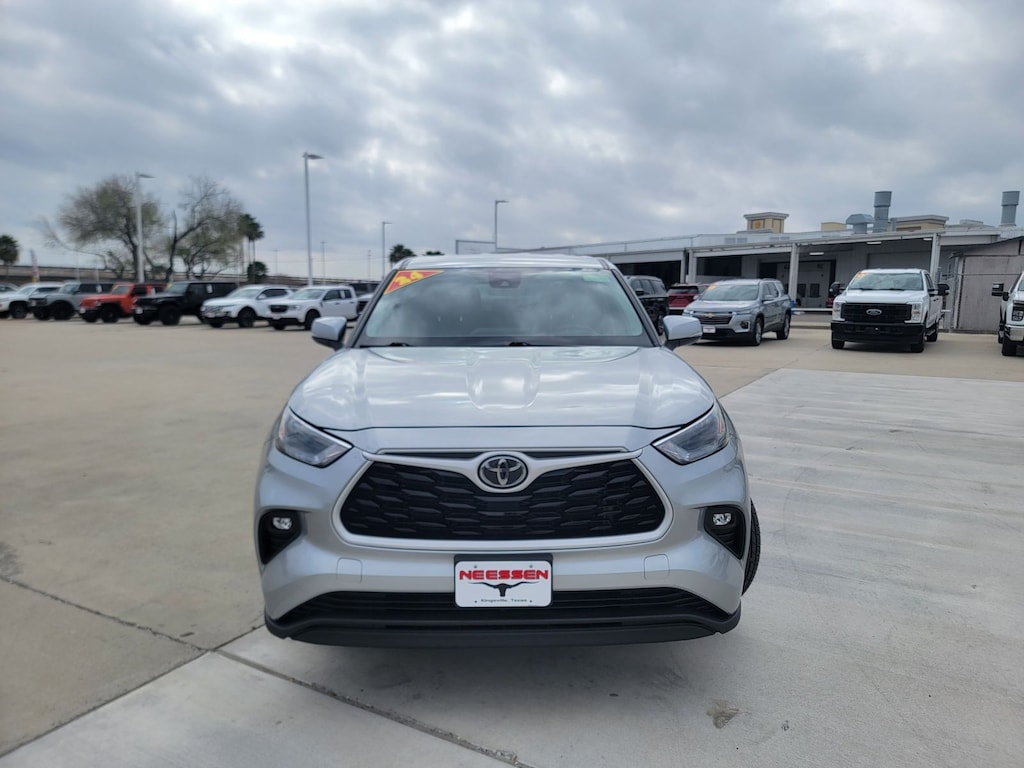Used 2024 Toyota Highlander LE SUV