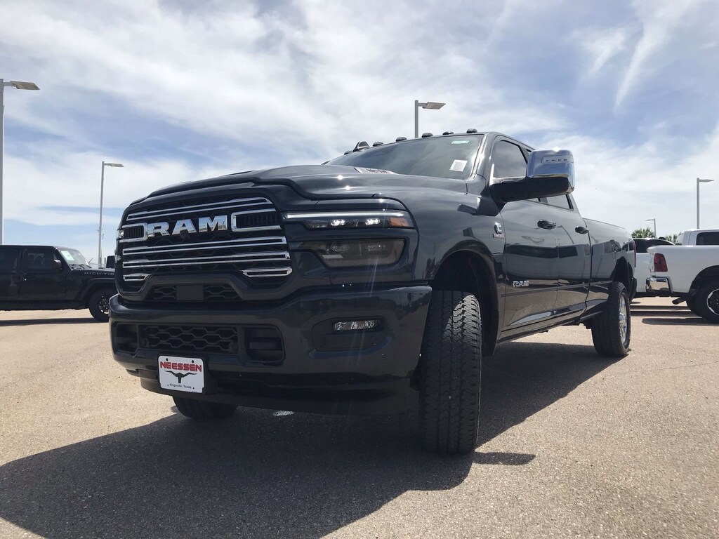 New 2025 Ram 2500 LARAMIE CREW CAB 4X4 8' BOX Pickup