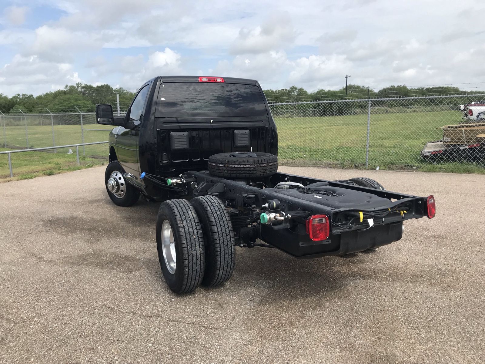 2025 RAM 3500 Chassis Tradesman - Photo 8