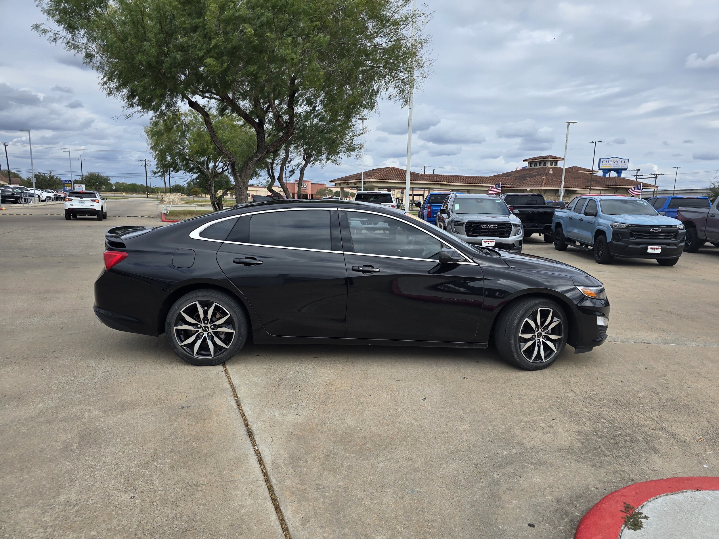 2022 Chevrolet Malibu RS photo 2