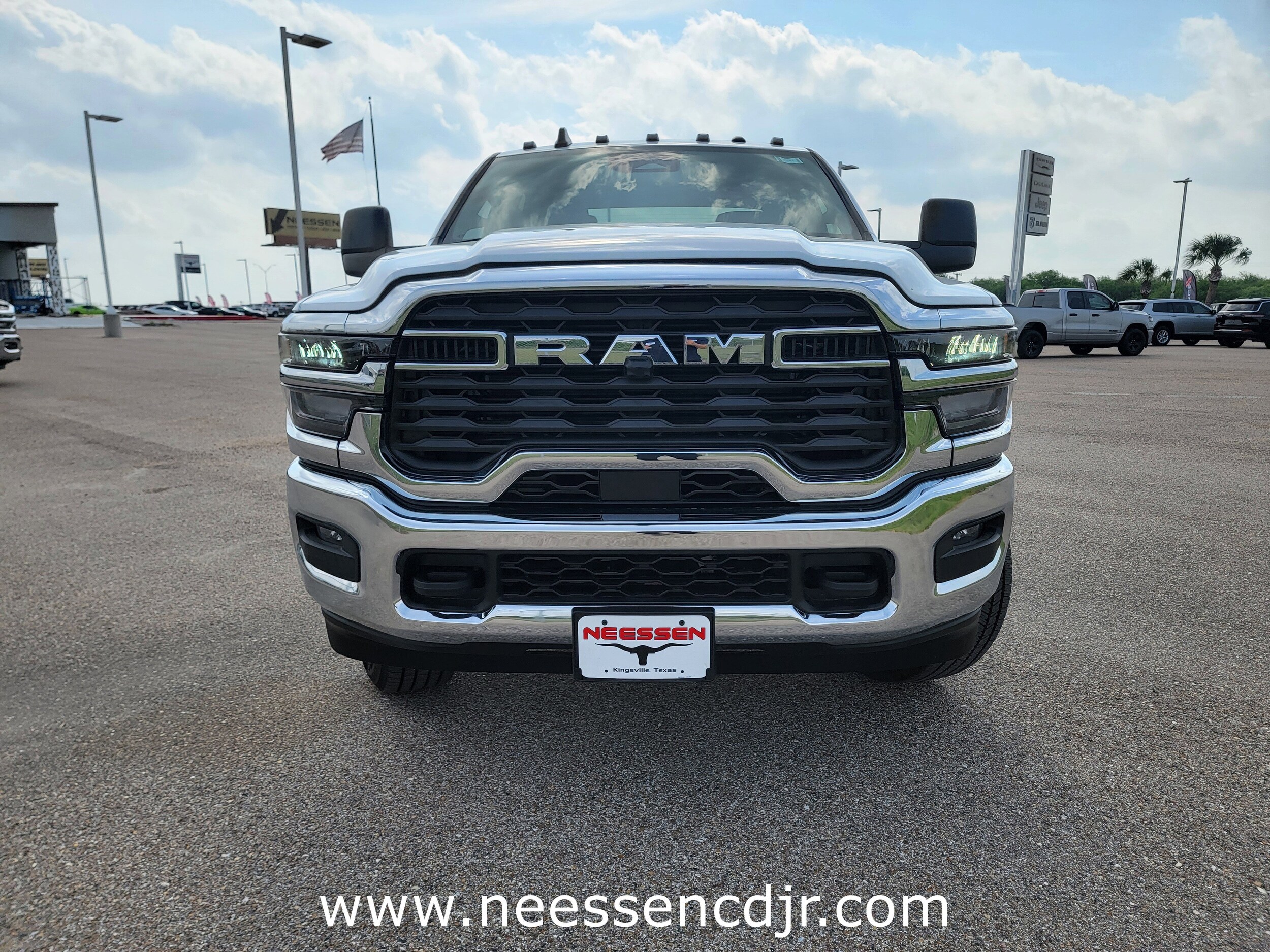 2025 Ram 2500 Tradesman photo 2