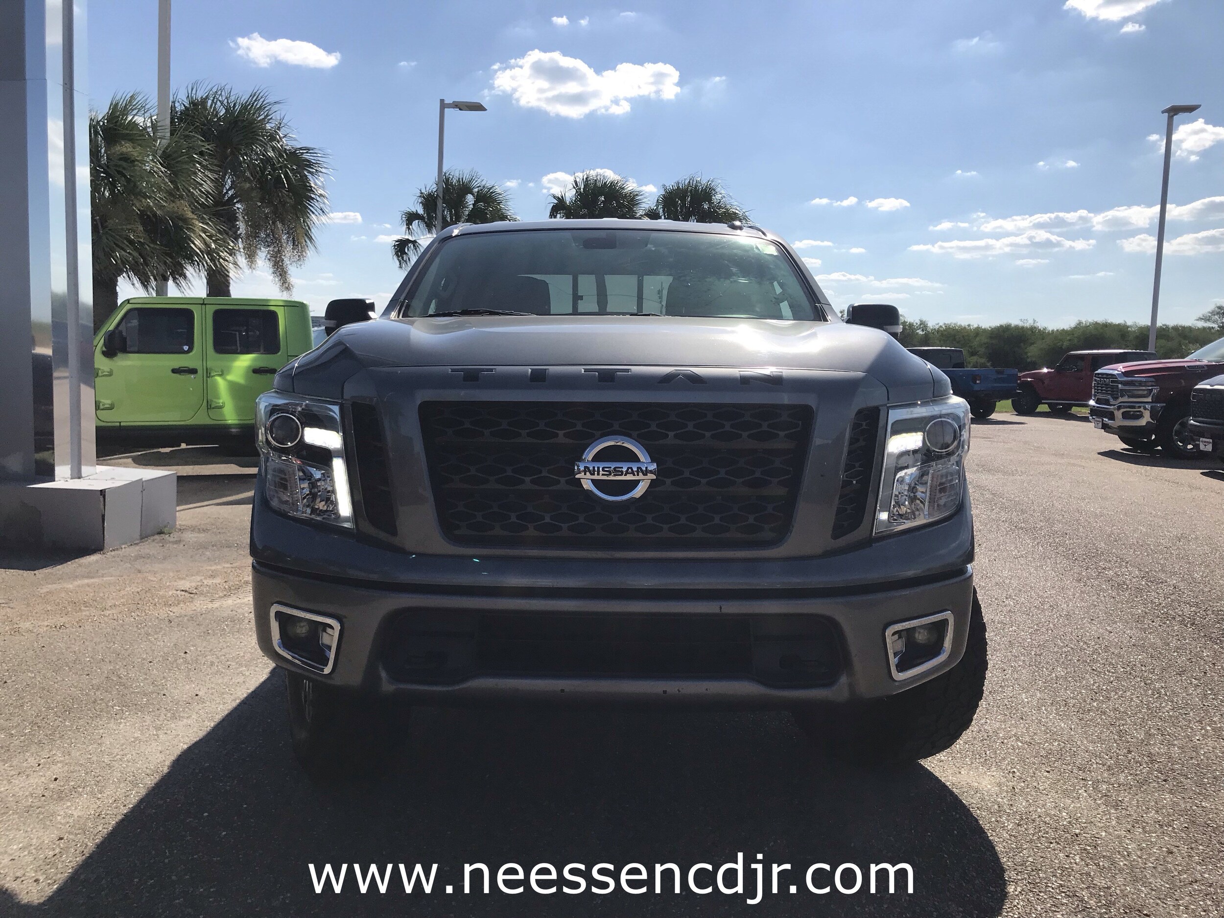 2019 Nissan Titan PRO-4X photo 2