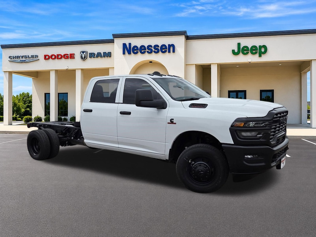 New 2026 Ram 3500 Chassis Cab TRADESMAN CREW 4X4 60' CA Pickup