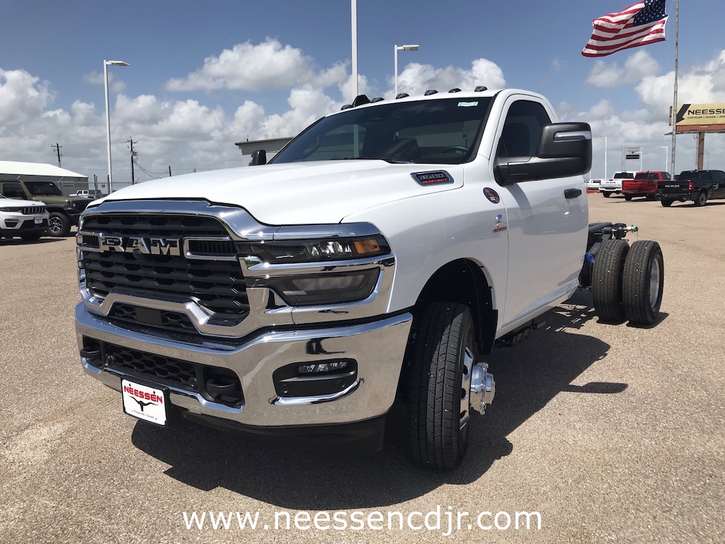 New 2025 Ram 3500 Chassis Cab 3500 TRADESMAN CHASSIS REGULAR CAB 4X4 60' CA Pickup
