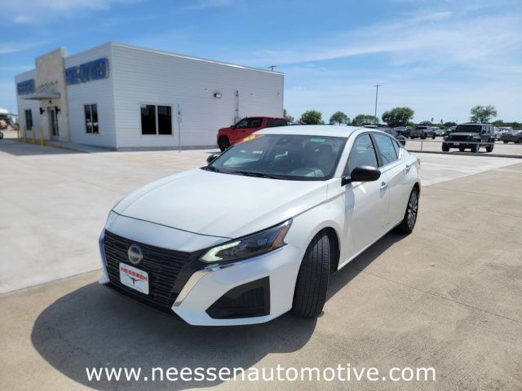 Used 2025 Nissan Altima 2.5 SV Sedan