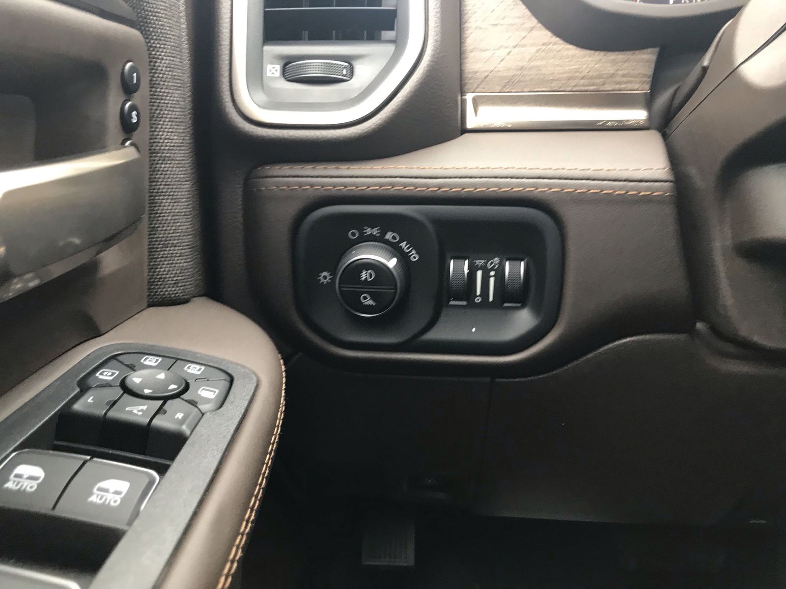 2025 RAM 2500 Limited - Photo 30