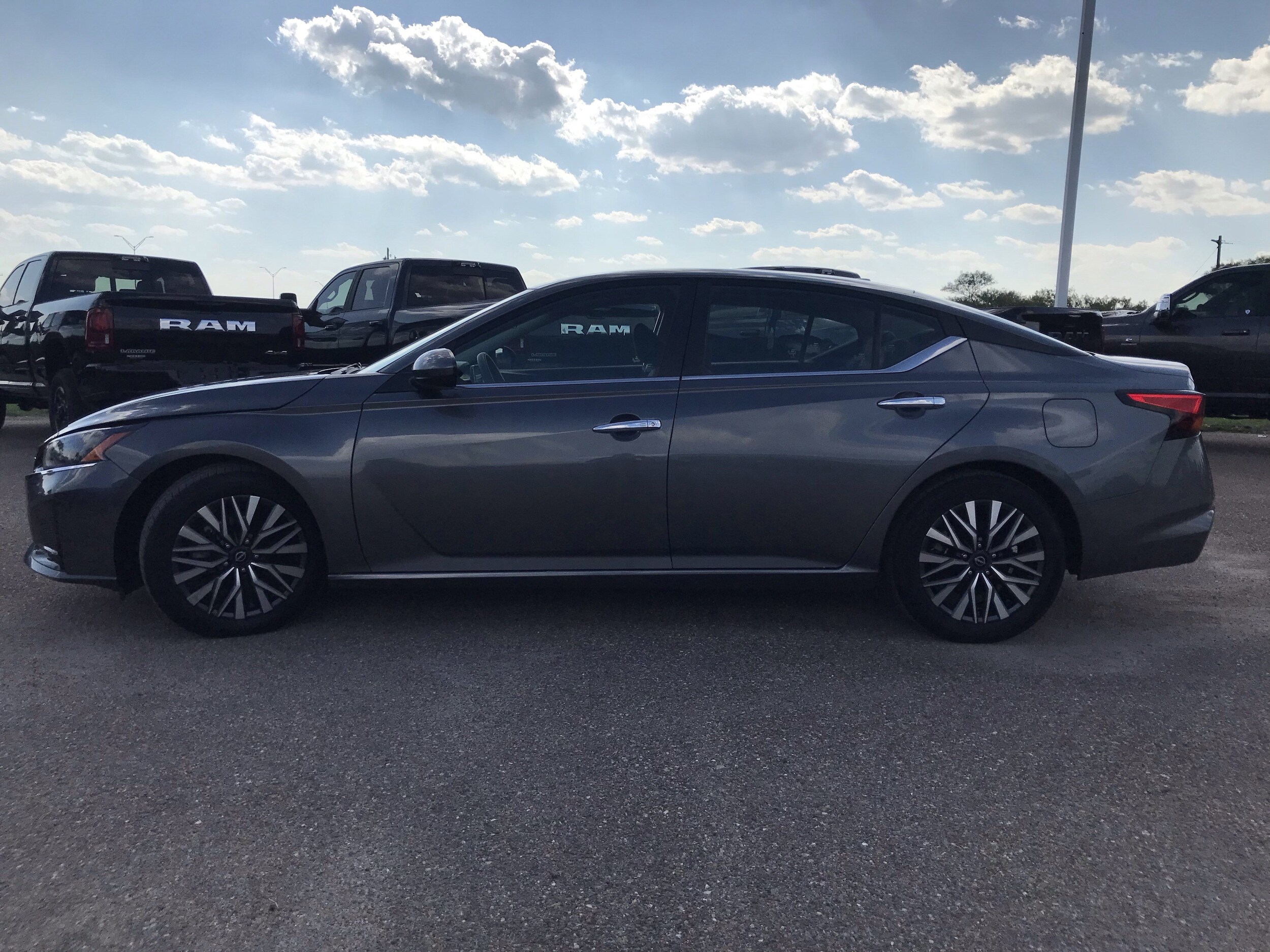 2023 Nissan Altima 2.5 SV photo 4