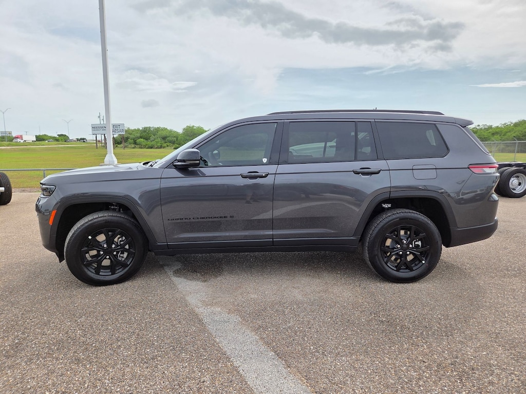 New 2026 Jeep Grand Cherokee L LAREDO ALTITUDE 4X2 Sport Utility