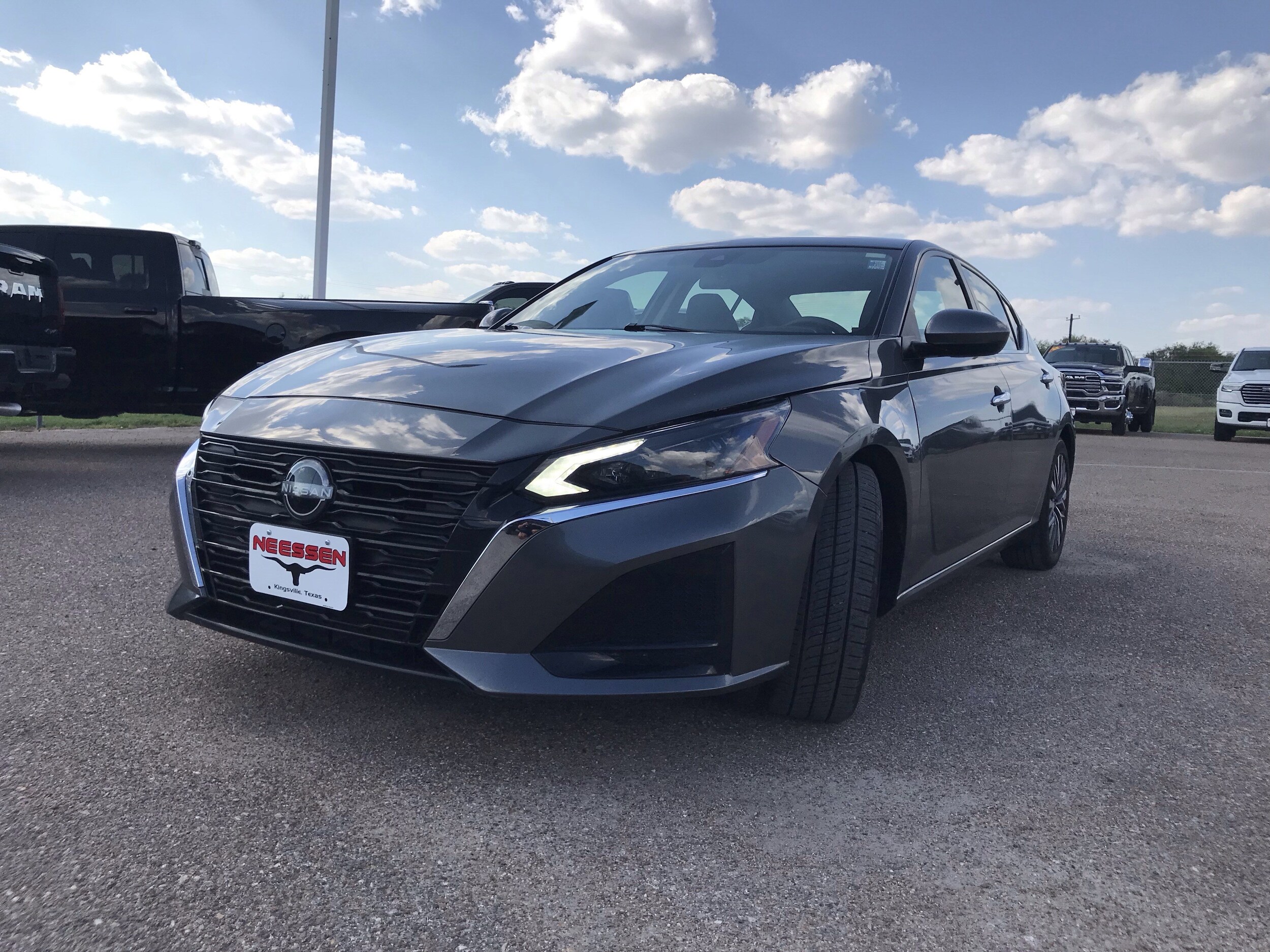 2023 Nissan Altima 2.5 SV photo 3