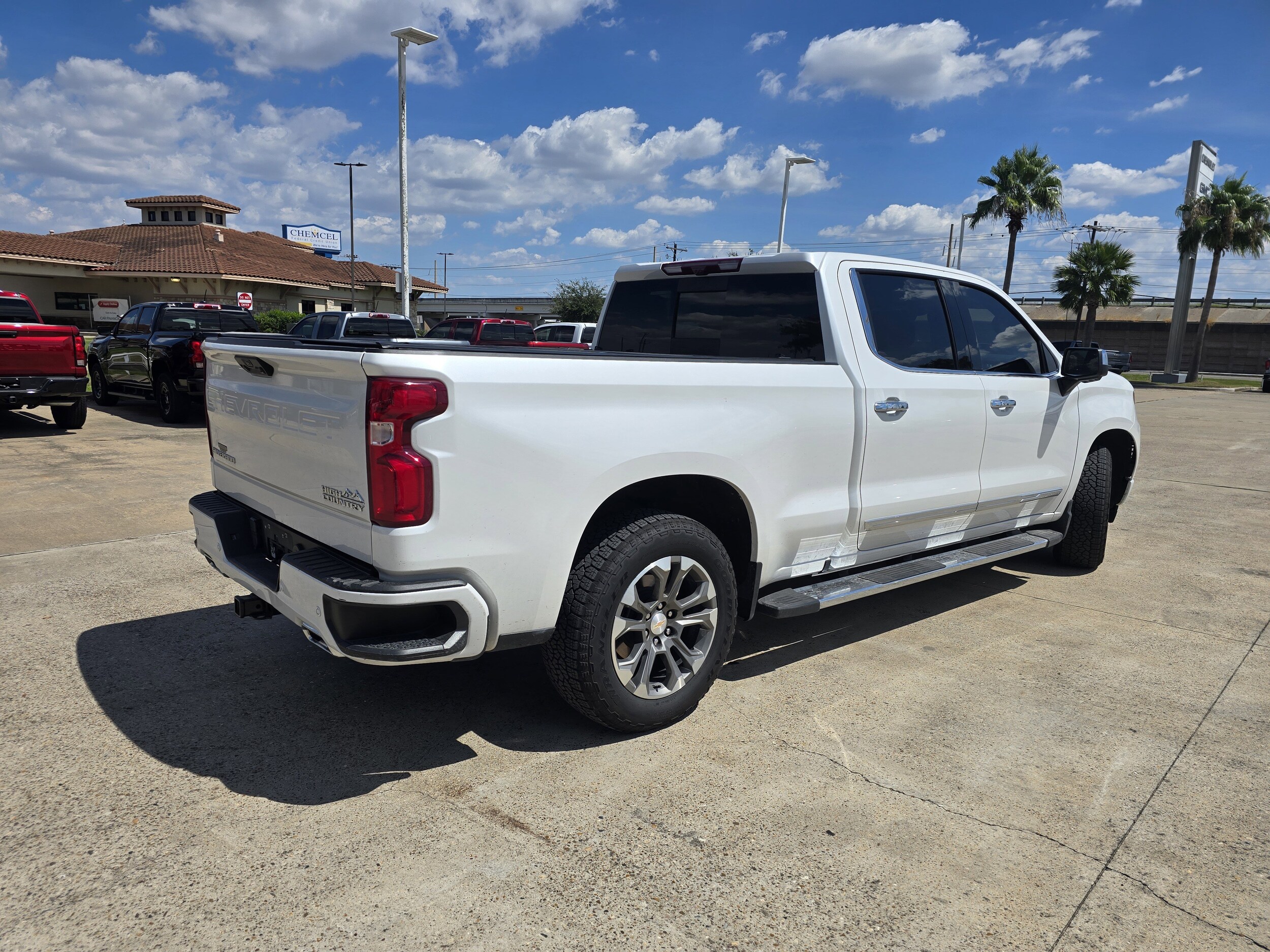 2024 Chevrolet Silverado 1500 High Country photo 3