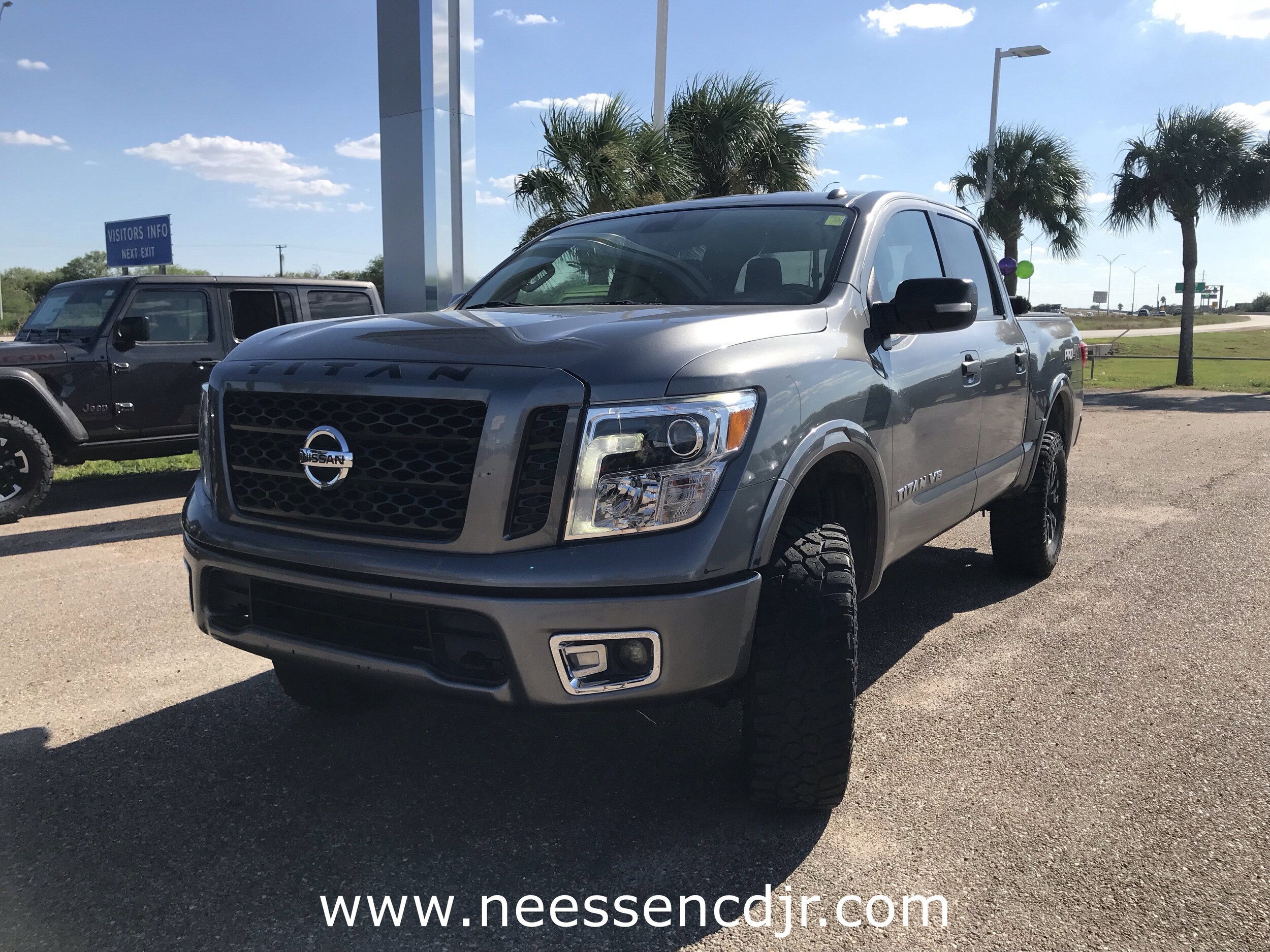 2019 Nissan Titan PRO-4X photo 3