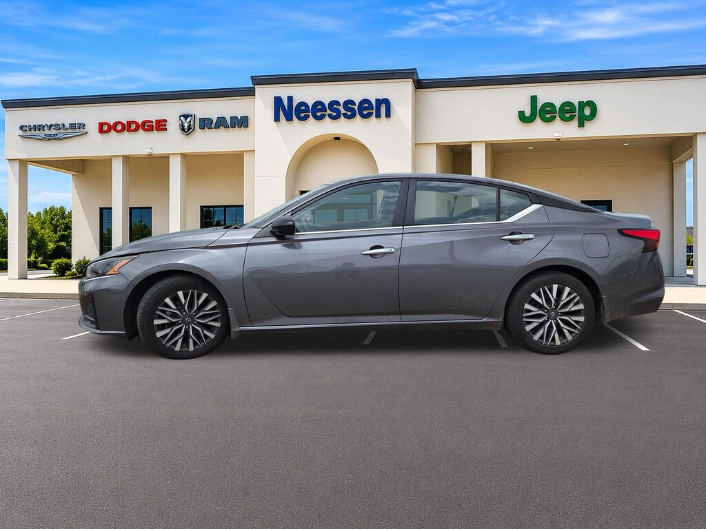 Used 2024 Nissan Altima 2.5 SV Sedan