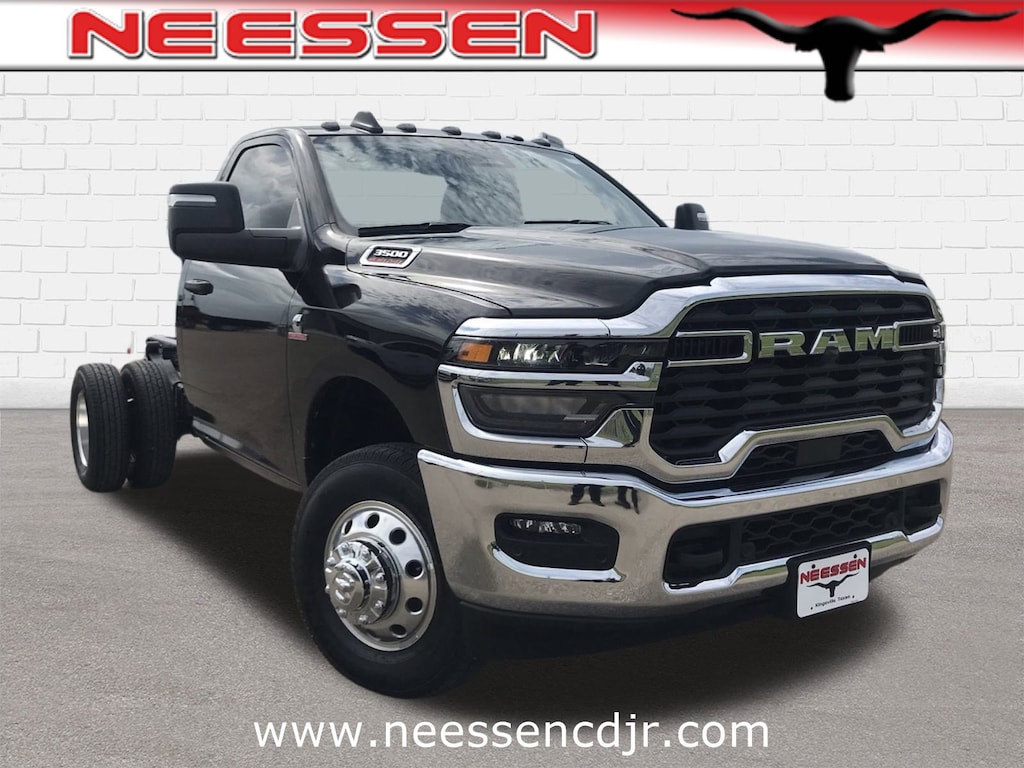 New 2025 Ram 3500 Chassis Cab 3500 TRADESMAN CHASSIS REGULAR CAB 4X4 60' CA Pickup